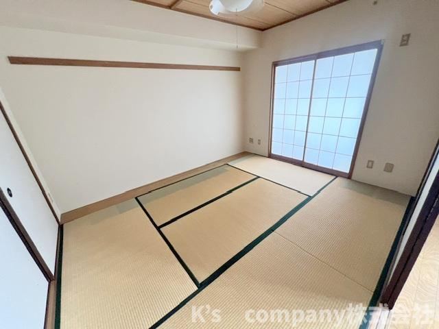 茅ヶ崎市香川1丁目　ライトタウン茅ヶ崎4号棟の和室|リビングの隣にあり開放してお使いいただくと、裸足でくつろげるスペースになり多目的なご利用が可能です◇