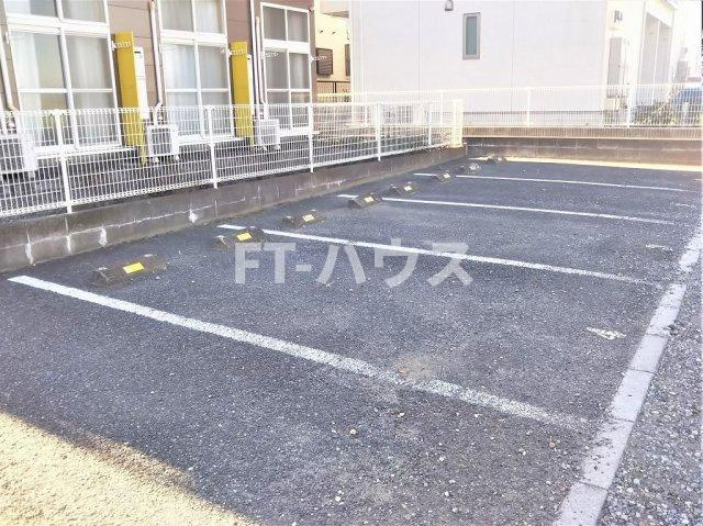 レオパレスガーデンの駐車場