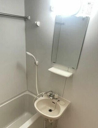 伊勢原市石田のアパートの洗面所