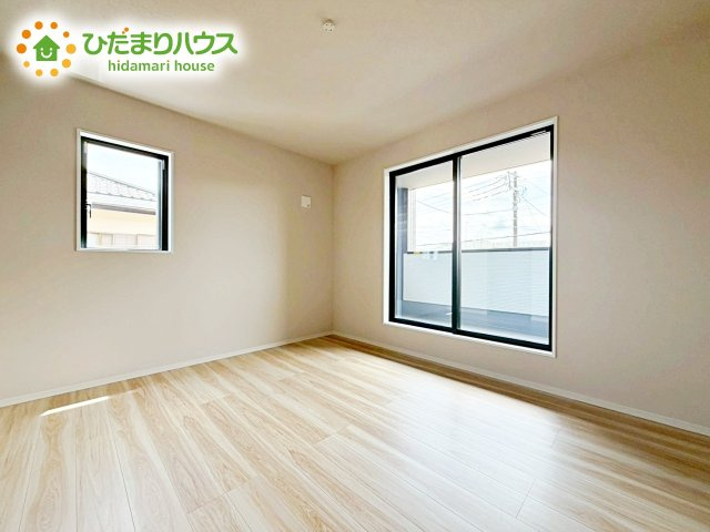 【寝室】 | 水戸市渡里町4期　新築戸建 | 通風・採光にも優れ、心地よい光と風があふれています。 贅沢といえるほどの豊かな居住性と、プライドを満たすクオリティが見事に調和した住空間。
