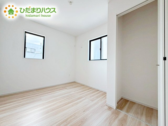 【洋室】 | 水戸市渡里町4期　新築戸建 | 家族一人ひとりの大切なプライベート空間。趣味に合わせて使って頂けるようシンプルに仕上げてあります。暮らし心地を大きく左右する収納を、適材適所に配置し使い勝手を考慮しました。