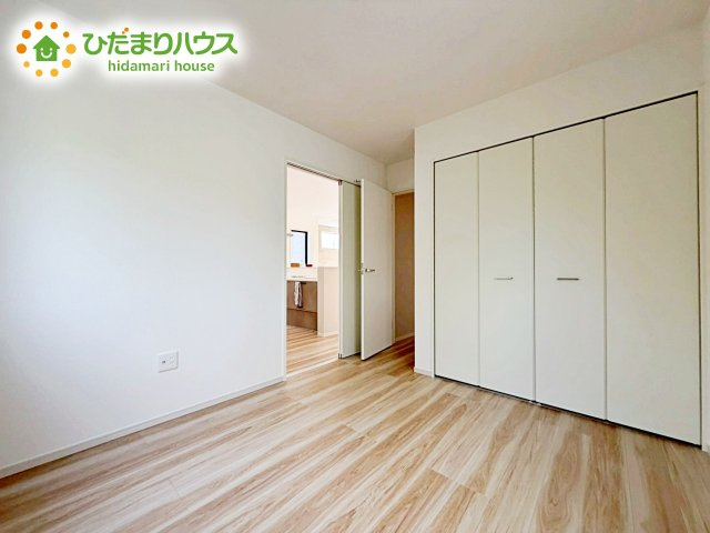【洋室】 | 水戸市渡里町4期　新築戸建 | リビングに隣接した洋室は収納もしっかりと確保されています！