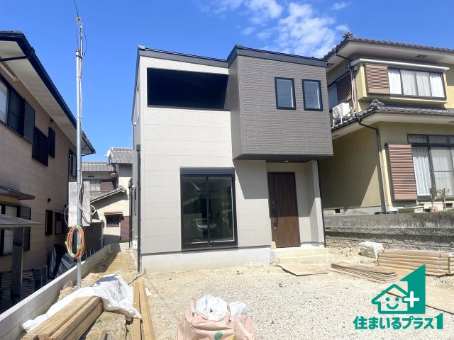 ★17(土)18(日)現地見学可能！★湖南市宝来坂　限定1邸の外観|安心の10年保証！外観を美しく保ち、雨水で汚れを落とします！気になることがありましたら、お気軽にお問い合わせください！