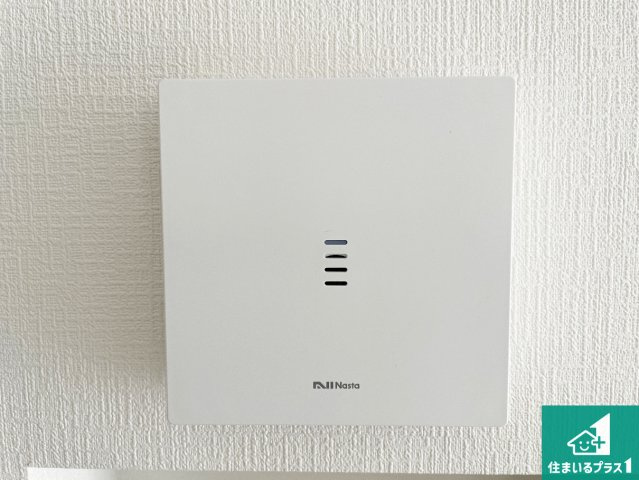 湖南市宝来坂　第1期　新築一戸建ての防犯設備|24時間録画機能搭載のインターホンで、防犯も来客対応もこれ1台。訪問者の有無に関わらず玄関前を録画し、家族の安心を守ります。