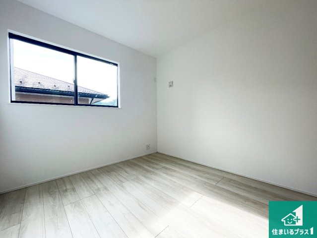 湖南市宝来坂　第1期　新築一戸建ての洋室|収納スペースが充実しているので子供の成長に合わせてたくさん収納ができます！家族構成に合わせた様々な活用ができる収納！
