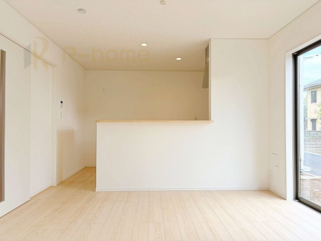 古河市大山第8　新築戸建て　2号棟のキッチン|リビングで遊ぶお子様にも目が届くカウンターキッチン！