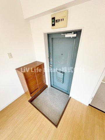 金子屋ビルの玄関