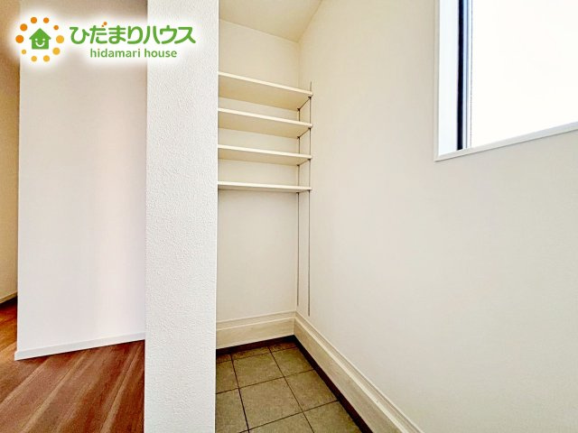 【収納】 | ひたちなか市高場6期　新築戸建　1号棟 | 玄関収納充実。明るい光が差し込む清潔感あふれる玄関。
