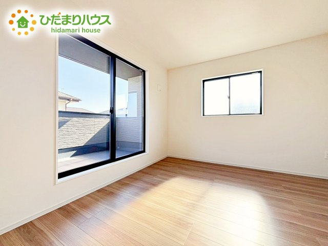 【寝室】 | ひたちなか市高場6期　新築戸建　1号棟 | バルコニーに面していて、たっぷり光りの入る明るい主寝室です！