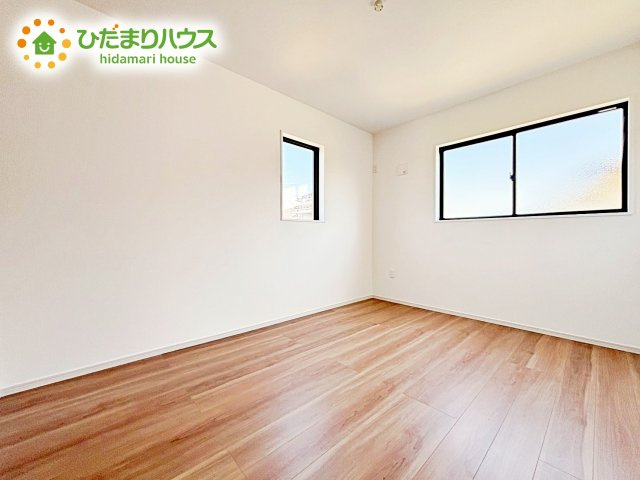 【洋室】 | ひたちなか市高場6期　新築戸建　1号棟 | 柔らかい陽光が差し込む明るいお部屋を演出する設計。彩光の取れる窓が気持ちの良いお部屋を創り上げます。
