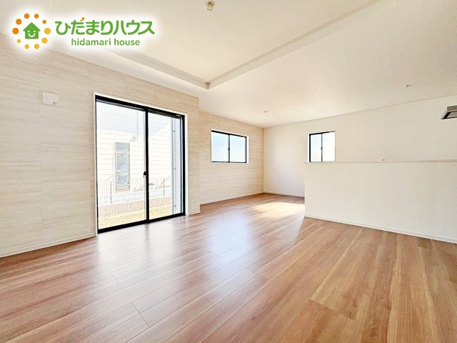 【居間・リビング】 | ひたちなか市高場6期　新築戸建　1号棟 | 開放感あるLDKを確保！家族が集まるリビングはゆったり過ごしリフレッシュする場として居心地の良い空間にしたいですね。