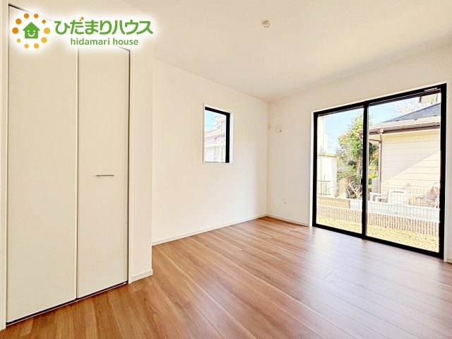 【洋室】 | ひたちなか市高場6期　新築戸建　1号棟 | 小さなお子さまのいる方におすすめ！リビング横の洋室でお子様が遊んでる様子も確認できます(^^)/