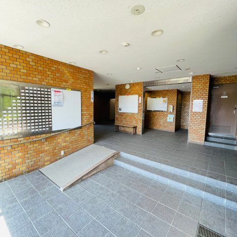 イトーピア武庫川のロビー