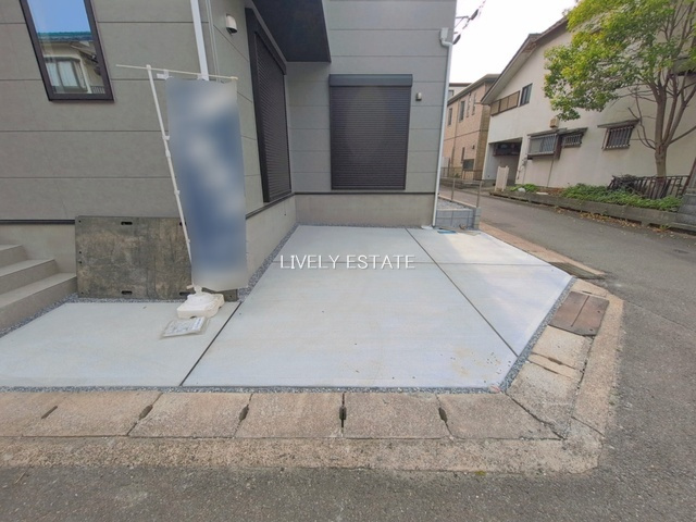 草加市青柳8丁目 新築分譲住宅の駐車場