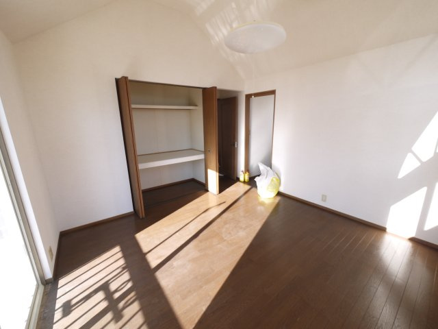 東金市季美の森東1　中古戸建の洋室|内装リフォーム令和6年12月  ４LDK 玄関ホール吹抜け 軽自動車2台可 都市ガス上下水