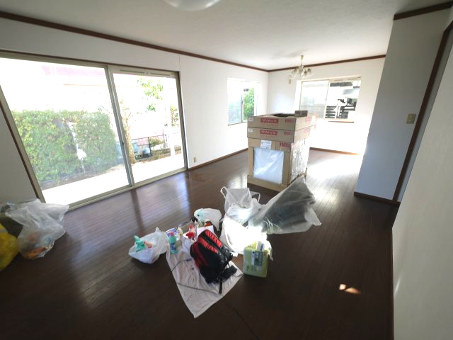 東金市季美の森東1　中古戸建の居間・リビング|内装リフォーム令和6年12月  ４LDK 玄関ホール吹抜け 軽自動車2台可 都市ガス上下水