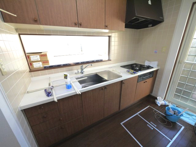東金市季美の森東1　中古戸建のキッチン|内装リフォーム令和6年12月  ４LDK 玄関ホール吹抜け 軽自動車2台可 都市ガス上下水