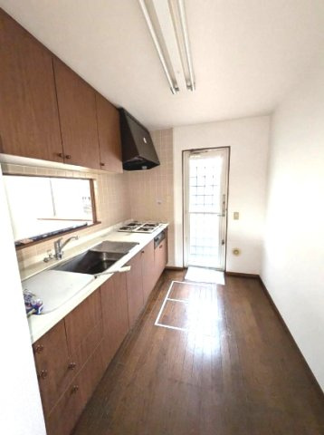 東金市季美の森東1　中古戸建のキッチン|内装リフォーム令和6年12月  ４LDK 玄関ホール吹抜け 軽自動車2台可 都市ガス上下水