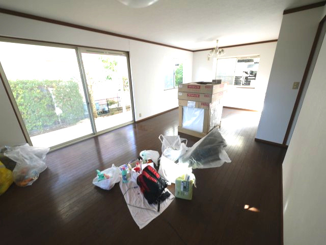 東金市季美の森東1　中古戸建の居間・リビング|内装リフォーム令和6年12月  ４LDK 玄関ホール吹抜け 軽自動車2台可 都市ガス上下水