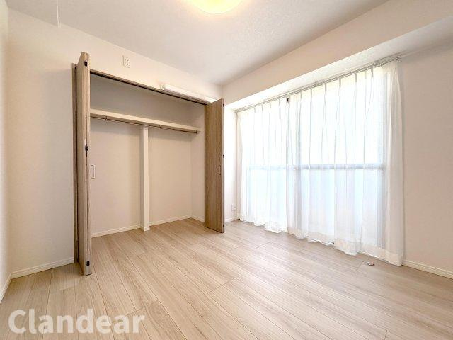 マック梅島コートの寝室|ドキドキの新生活も、安心してスタート。ぴったりの住まいを見つけませんか？クランディアが一緒に住まい選びをサポートします‼　まずは、お気軽にお問合せください　＃クランディア