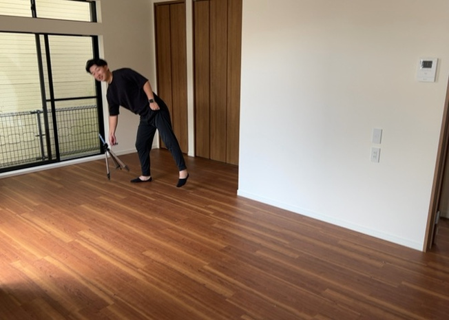【居間・リビング】 | 直線タイプはLとDKを一直線に並べた形で対面キッチンのタイプです。一般的なのでよく見かけるかもしれません。直線タイプに似た直接アイランドタイプは、キッチンとダイニングの間に壁がない分広く感じられます。