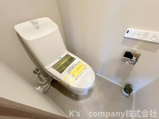 茅ヶ崎市中海岸3丁目　ライオンズマンション茅ヶ崎サザンビーチのトイレ|白を基調とした清潔感のあるトイレ◇