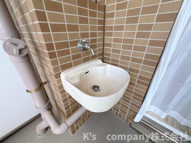 茅ヶ崎市中海岸3丁目　ライオンズマンション茅ヶ崎サザンビーチのその他|バルコニーにスロップシンクが備わっています◇