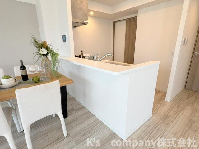 茅ヶ崎市中海岸3丁目　ライオンズマンション茅ヶ崎サザンビーチのキッチン|リビングにいるご家族を感じながらお料理ができるカウンターキッチン☆