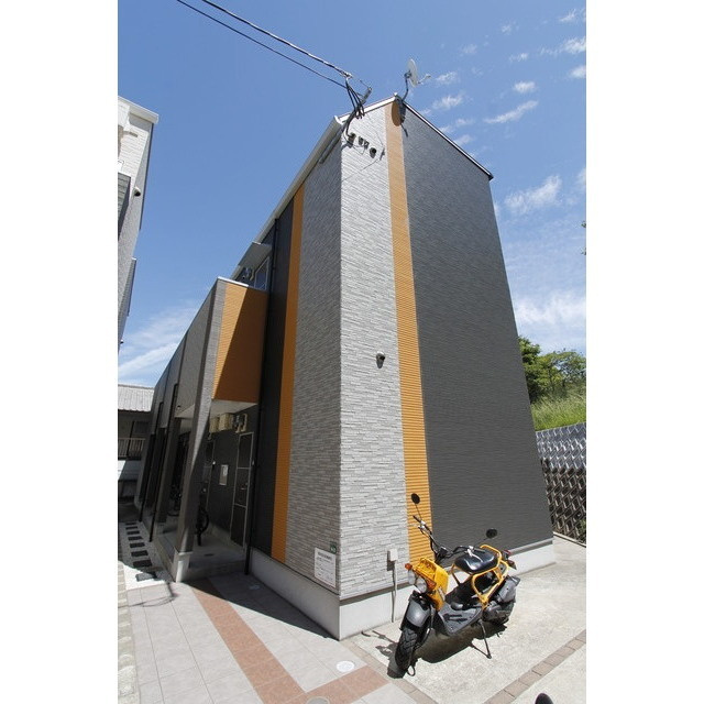 福岡市城南区友丘６丁目のアパートのエントランス