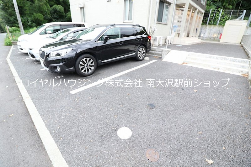 【駐車場】