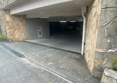 【駐車場】 | プリシード本厚木 | 駐車場と明記されていても、最小スペースでつくられた駐車場だと大型車は駐車できなかったり、出入りしにくくなったりする可能性があります。お車のサイズと購入したい物件の駐車場のサイズを現地で確認しましょう。