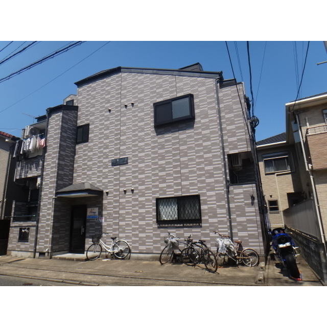 福岡市中央区地行４丁目のアパートのエントランス