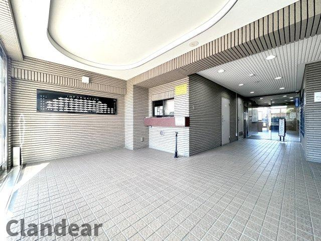 ライオンズマンション竹の塚第３のロビー|ドキドキの新生活も、安心してスタート。ぴったりの住まいを見つけませんか？クランディアが一緒に住まい選びをサポートします‼　まずは、お気軽にお問合せください　＃クランディア