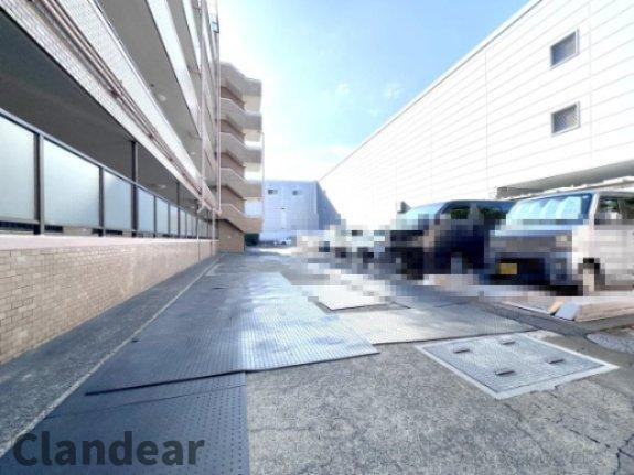 ライオンズマンション竹の塚第３の駐車場|ドキドキの新生活も、安心してスタート。ぴったりの住まいを見つけませんか？クランディアが一緒に住まい選びをサポートします‼　まずは、お気軽にお問合せください　＃クランディア