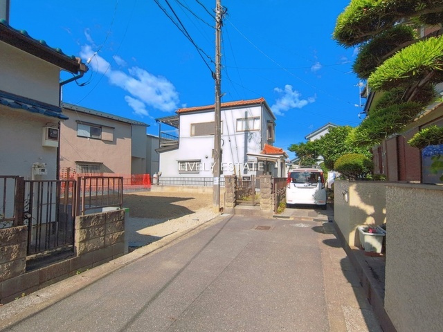 草加市青柳3丁目 新築分譲住宅 の前面道路含む現地写真