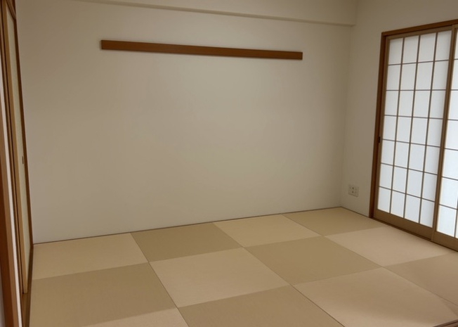 【寝室】 | レヴィールファミリア上溝 | 寝室でゆっくりと過ごすためにはベッド周りの適度な空間を担保することや窓の位置、照明の明るさ、寝室の広さなどを考える必要があります。自身や家族の構成とライフスタイルに併せて寝室にする部屋を選びましょう！