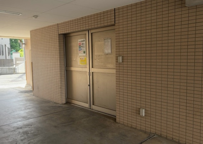 【設備】 | レヴィールファミリア上溝 | 共有部分は、住民なら誰もが使える設備のこと。例えば駐車場やエレベーター、インターネット設備、セキュリティ設備などがあります。他にも、マンションの廊下・外部階段やエントランス・ゴミ置き場などがあります。