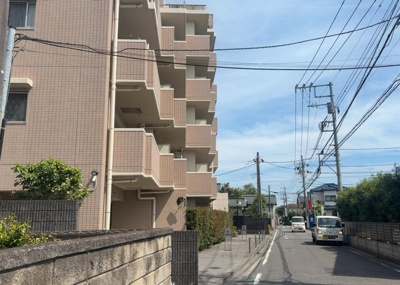 【外観】 | レヴィールファミリア上溝 | 隣家の土地はどうなっているのか、生活利便施設が近くにあるのか、学校まで近いかなど、お客様のライフスタイルにあわせたイメージが重要です。また、近くにあると困る施設が近くにないかも確認するといいでしょう。