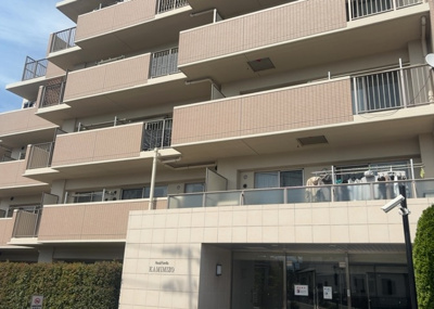 【構造・工法・仕様】 | レヴィールファミリア上溝 | ＲＣ造、Reinforced Concreteは直訳すると補強されたコンクリートです。主に柱や梁・床・壁が鉄筋とコンクリートで構成おり、鉄筋を組んだ型枠にコンクリートを流し込んで固めたものを指します。