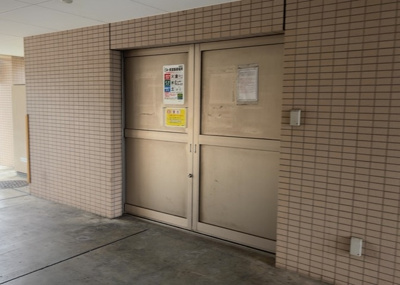 【設備】 | レヴィールファミリア上溝 | 共有部分は、住民なら誰もが使える設備のこと。例えば駐車場やエレベーター、インターネット設備、セキュリティ設備などがあります。他にも、マンションの廊下・外部階段やエントランス・ゴミ置き場などがあります。