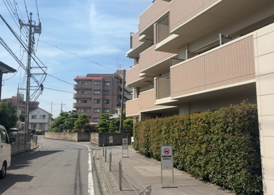 【展望】 | レヴィールファミリア上溝 | 眺望を気にして物件を探す場合、前面に建物が建っていないか現地で確認しましょう！前面に建物があると景色はもちろん、日当たりや風通しにも影響が出てきます。住んだ時のことを想像しながら現地見学をしましょう。