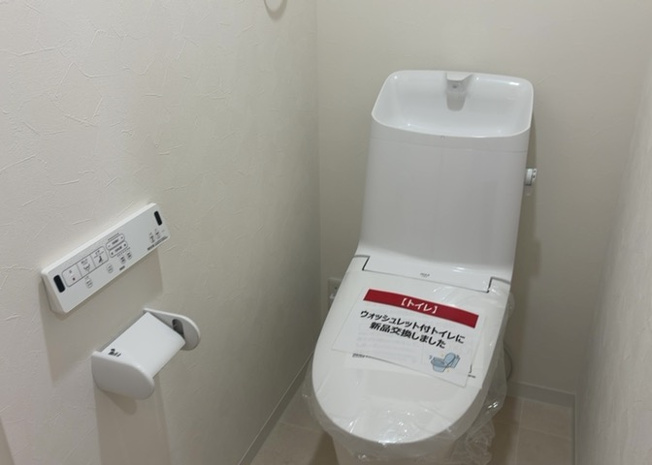 【トイレ】 | レヴィールファミリア上溝 | トイレは大きさや形、機能、抗菌性などが異なる多種多彩なタイプが各メーカーから出ています。それぞれに良さがあるため、事前にどういったタイプのトイレがいいのかをご家庭内で決めて、内見に行くといいでしょう。