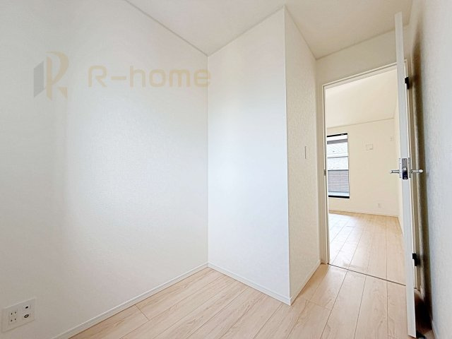 古河市大山第8　新築戸建て　4号棟のその他|主寝室に2.5帖のテレワークルーム！作業に集中できる嬉しい空間♪