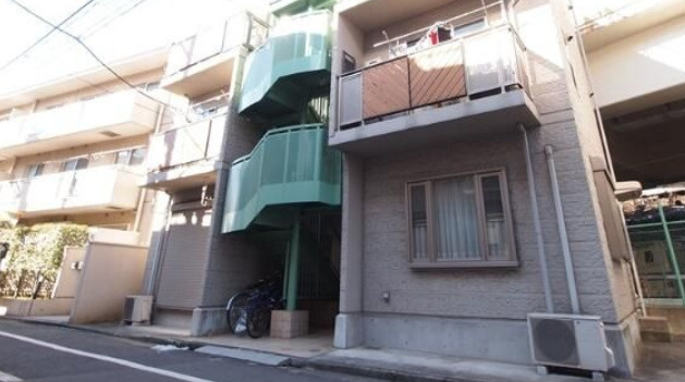 パルコート信濃町のエントランス