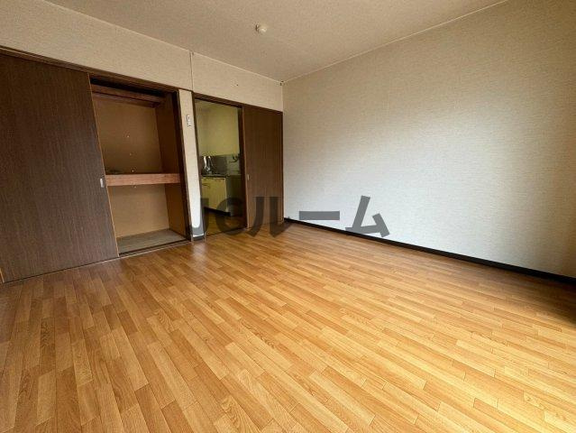 柏崎市向陽町のアパートの居間・リビング