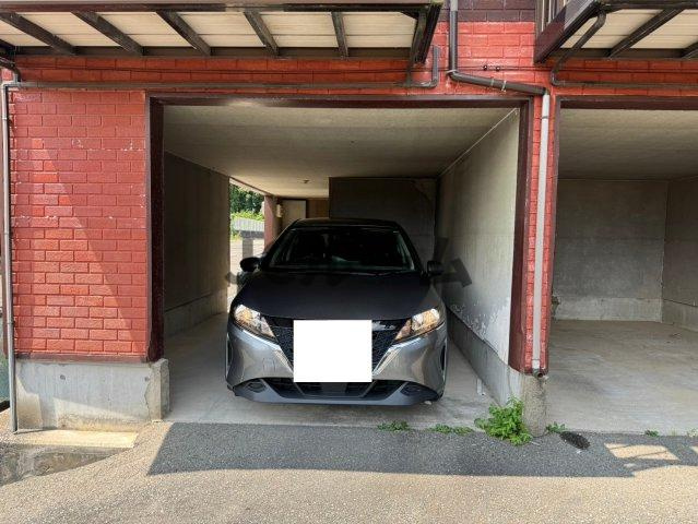 柏崎市向陽町のアパートの駐車場
