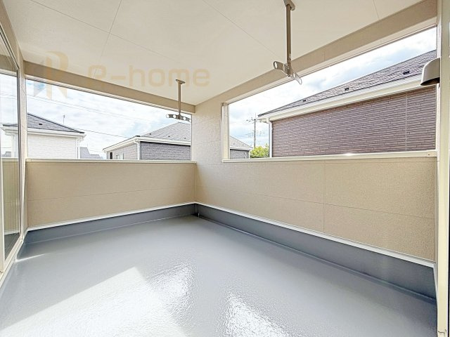 古河市大山第8　新築戸建て　5号棟のバルコニー|急な雨でも安心のインナーバルコニー♪忙しいご夫婦も大満足♪