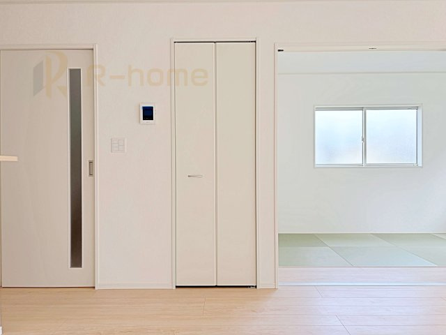 古河市大山第8　新築戸建て　5号棟の収納|リビングに1.1帖のファミリークローク付き！共有スペースの収納はあると便利です！