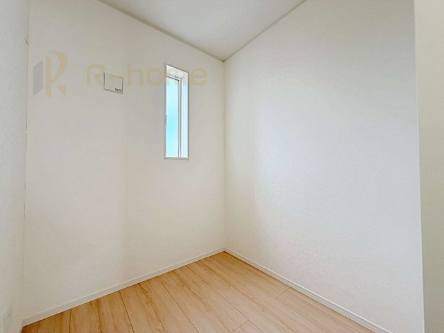古河市大山第8　新築戸建て　5号棟のその他|主寝室に2帖のテレワークルーム付き！作業に集中できる嬉しい空間♪