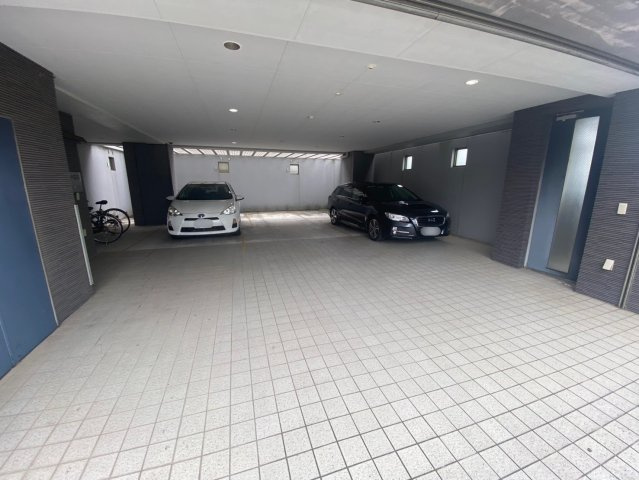 【駐車場】
